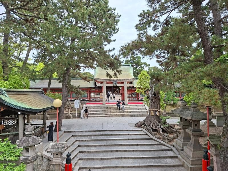 Auxiliary shrines
