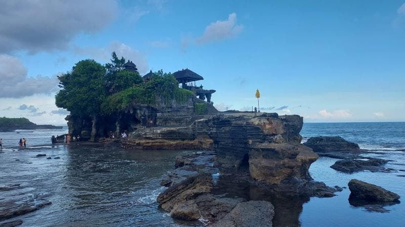 Batu Bolong Temple