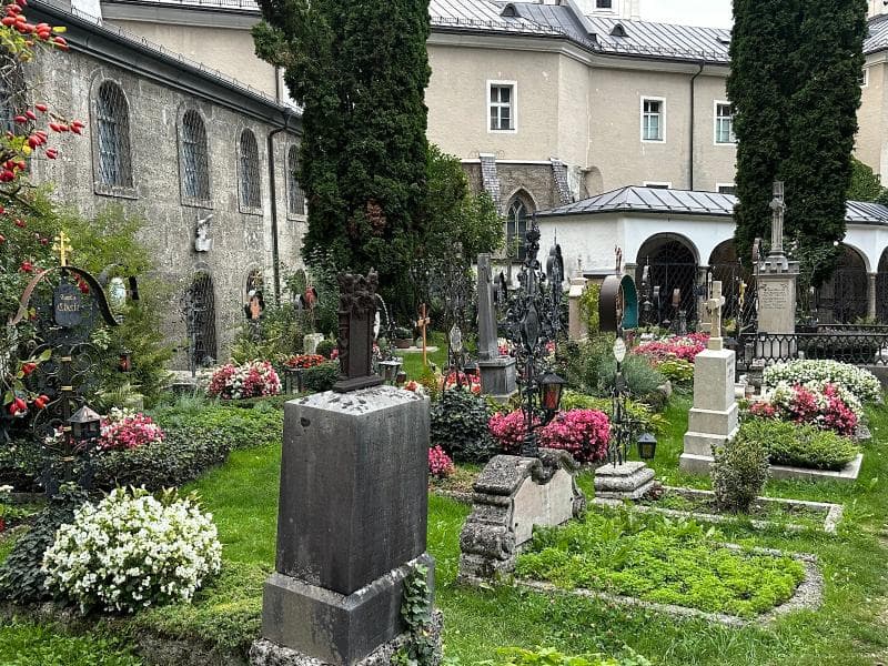 Cemetery (Petersfriedhof)