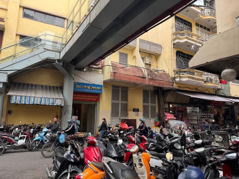 Dong Xuan Market