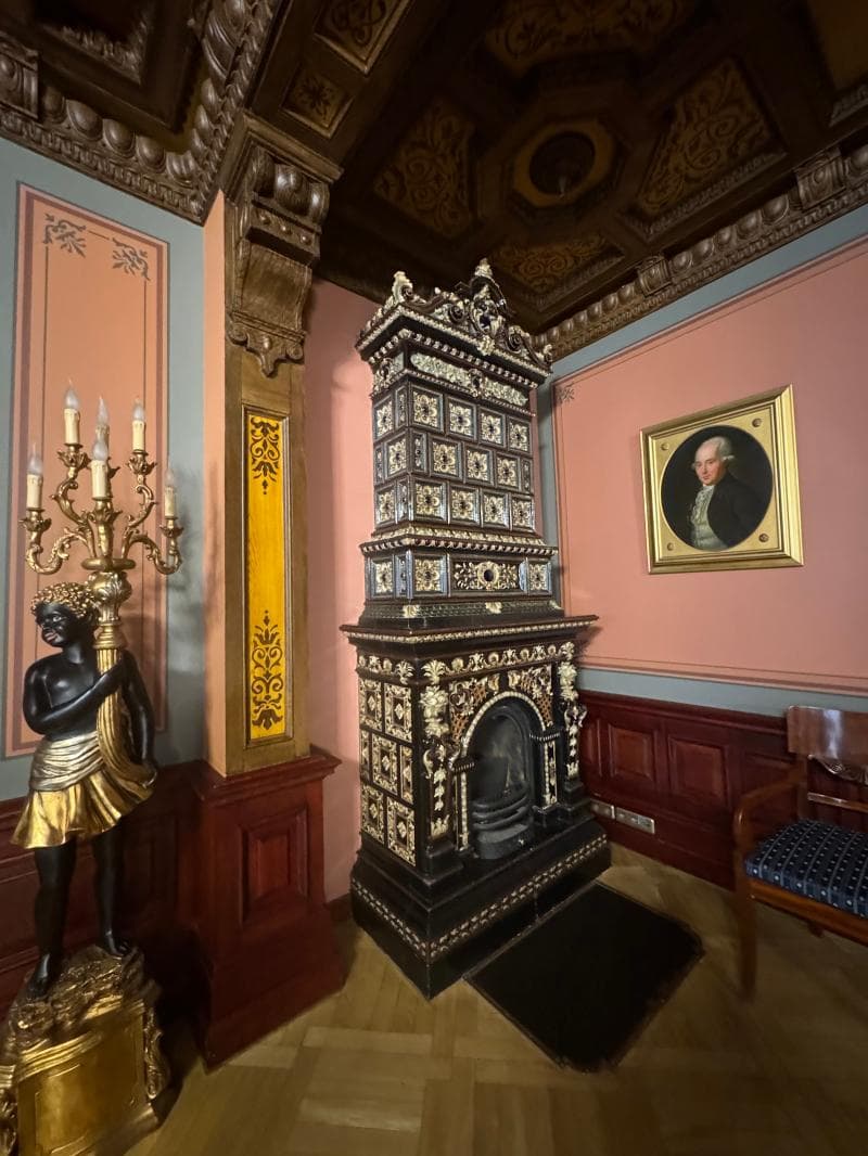 House Of The Black Heads
