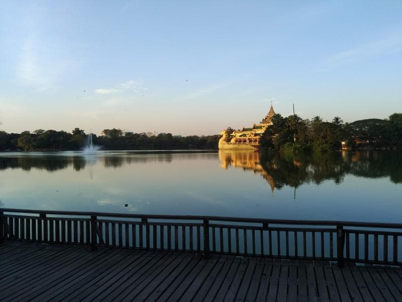 Kandawgyi Lake