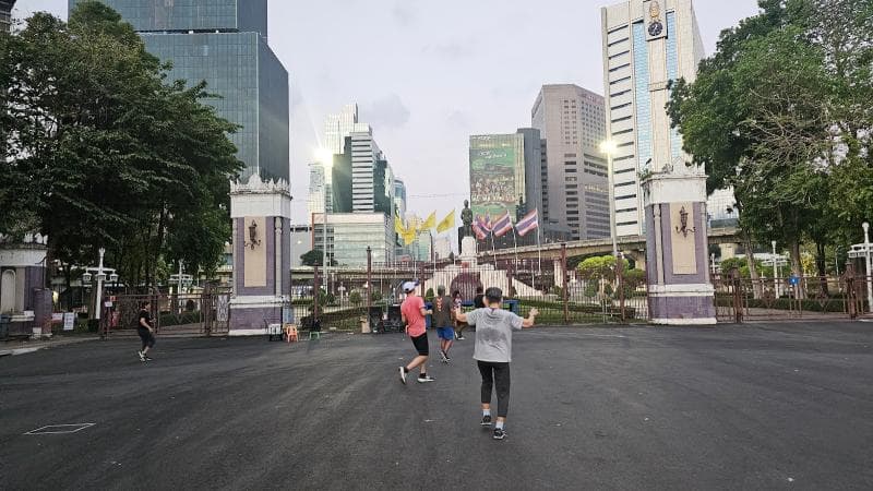 King Rama VI Statue