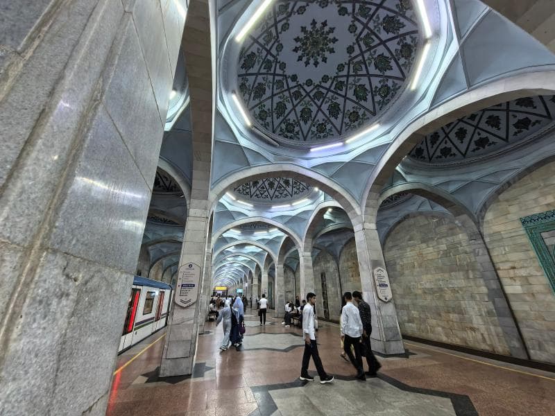 Kosmonavtlar Station