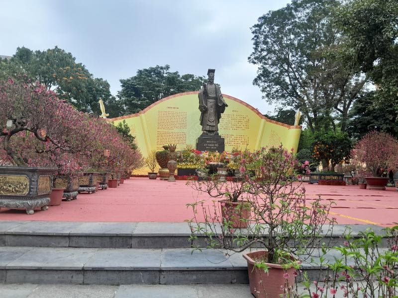 Ly Thai To Garden