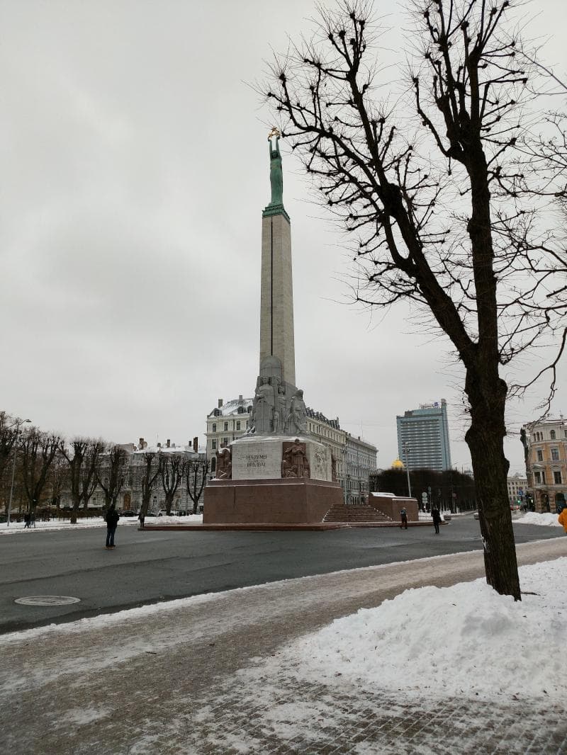 Monument Plaza