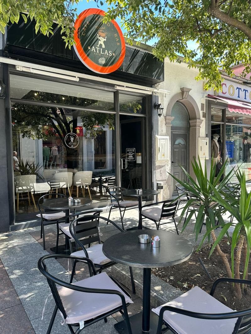 Nearby Cafés