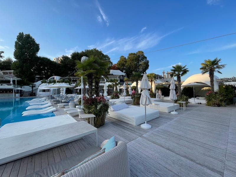 Nightclubs Area