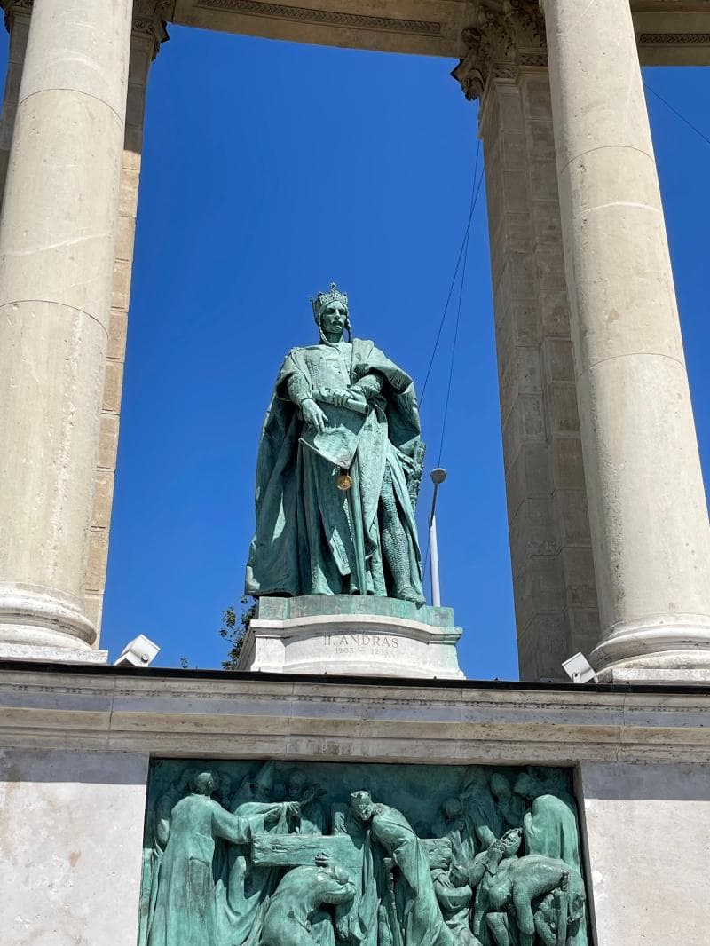 Statue Colonnades